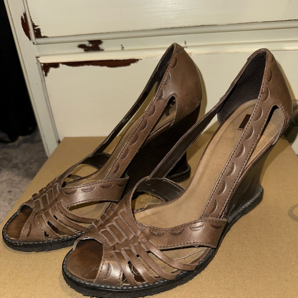 Report wedge sandals, size 9